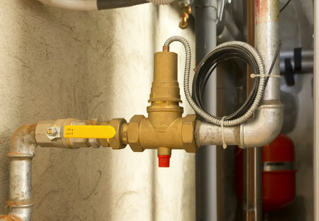 hoofdkraan water afsluiten bij gesprongen leiding