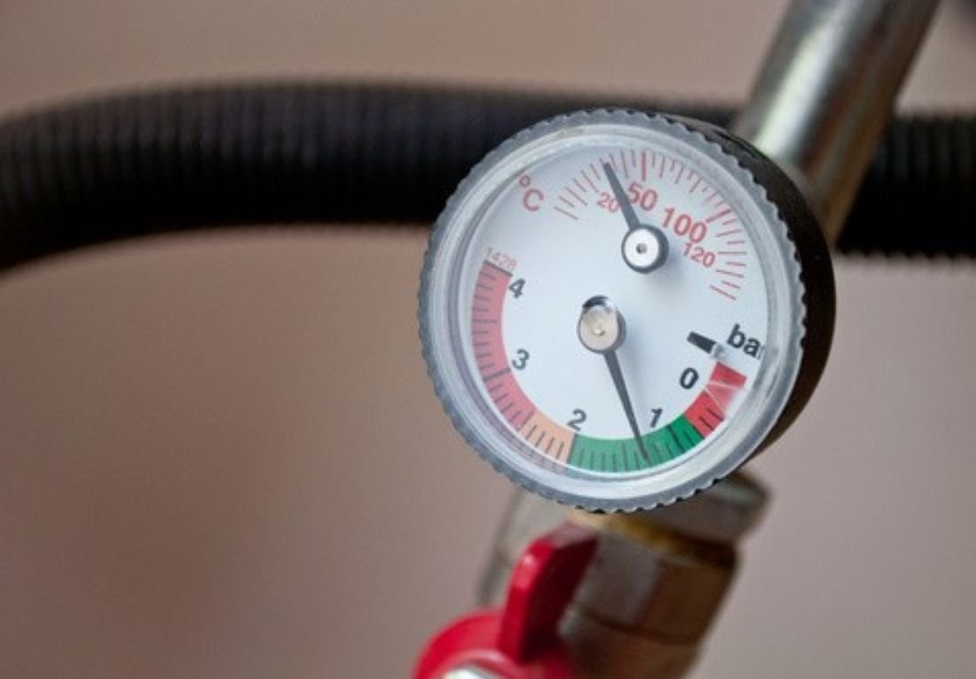 lage waterdruk in douche meten