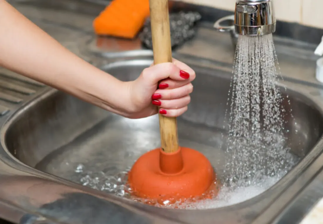 gootsteen ontstoppen in keuken ontstoppen